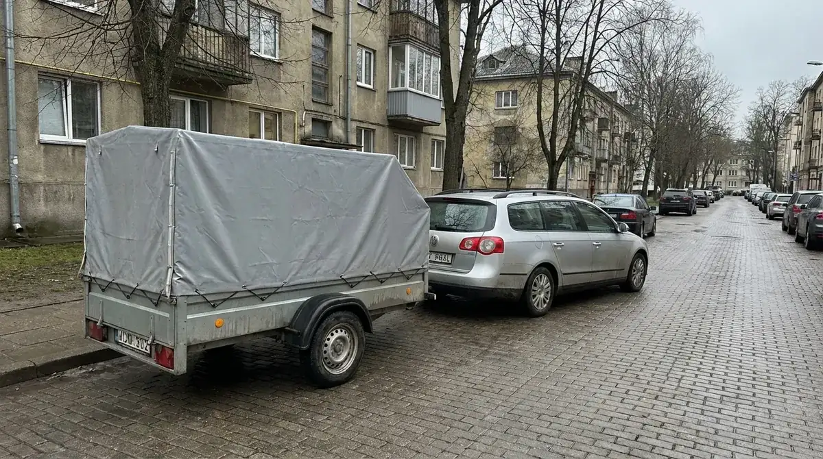 Vienašė priekaba su tentu kasdieniams lengviems kroviniams